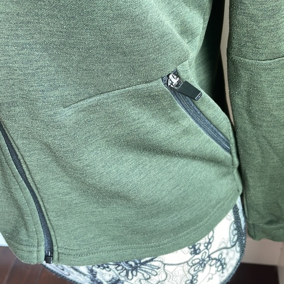 Askya hooded zip up size medium - Picture 2 of 6